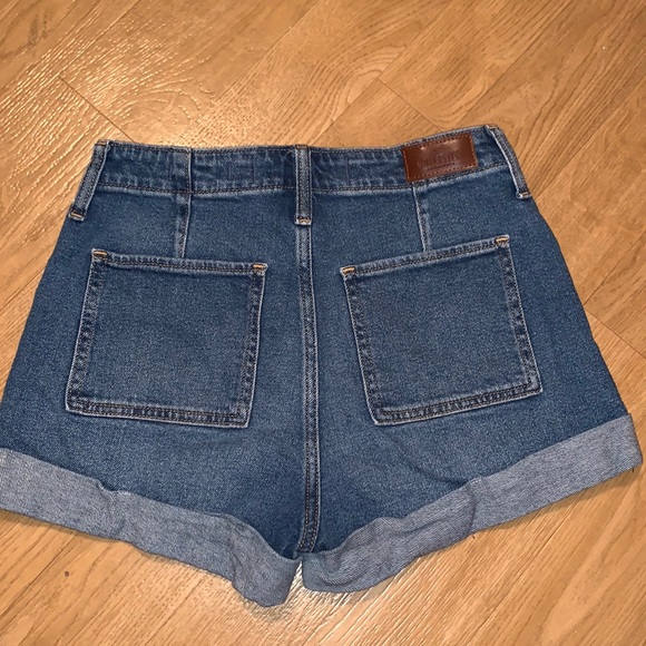 hollister - denim shorts - Picture 2 of 5